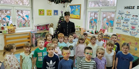 Powiększ grafikę: barborka-wizyta-gornika-z-okazji-dnia-gornika-wiemy-juz-czym-zajmuje-sie-gornik-co-wydobywa--670900.jpg