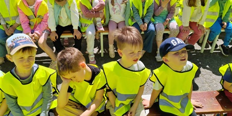 "Drogowy zawrót głowy” - spektakl wykonany przez Teatr Qfer w SP14 🚓 🚗