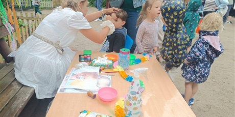 Powiększ grafikę: festyn-w-przedszkolu-705703.jpg
