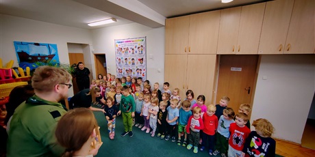 Powiększ grafikę: przekazanie-betlejemskiego-swiatla-pokoju-przez-harcerki-i-harcerzy-ze-zwiazku-harcerstwa-polskiego-670843.jpg