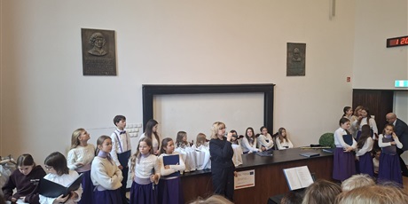 Realizując projekt „Przedszkole dzieli się dobrem” wraz z Mikołajem odwiedziliśmy dziś dzieci ze szpitala Copernicus 🏥