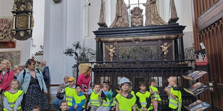 Powiększ grafikę: spacer-marynarzy-po-glownym-miescie--705725.jpg