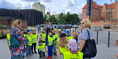 Powiększ grafikę: spacer-marynarzy-po-glownym-miescie--705728.jpg