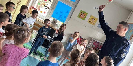 Powiększ grafikę: spotkanie-z-policjantem-705853.jpg