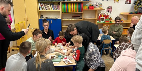 Powiększ grafikę: swiateczne-warsztaty-z-rodzicami-670883.jpg