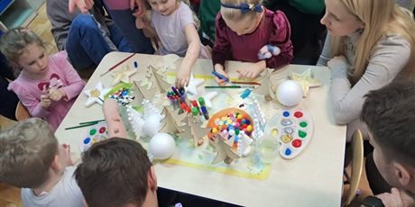 Powiększ grafikę: swiateczne-warsztaty-z-rodzicami-670884.jpg