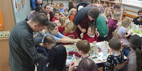 Powiększ grafikę: swiateczne-warsztaty-z-rodzicami-670885.jpg