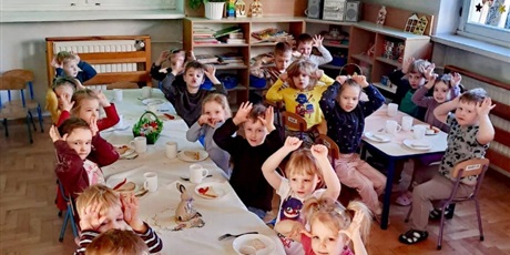 Powiększ grafikę: wielkanocne-sniadanie-i-wizyta-zajaczka-705865.jpg