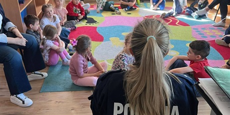 Powiększ grafikę: zajecia-marynarzy-z-ztm-i-policjantka--705840.jpg