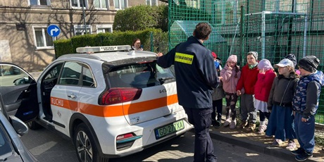 Powiększ grafikę: zajecia-marynarzy-z-ztm-i-policjantka--705843.jpg
